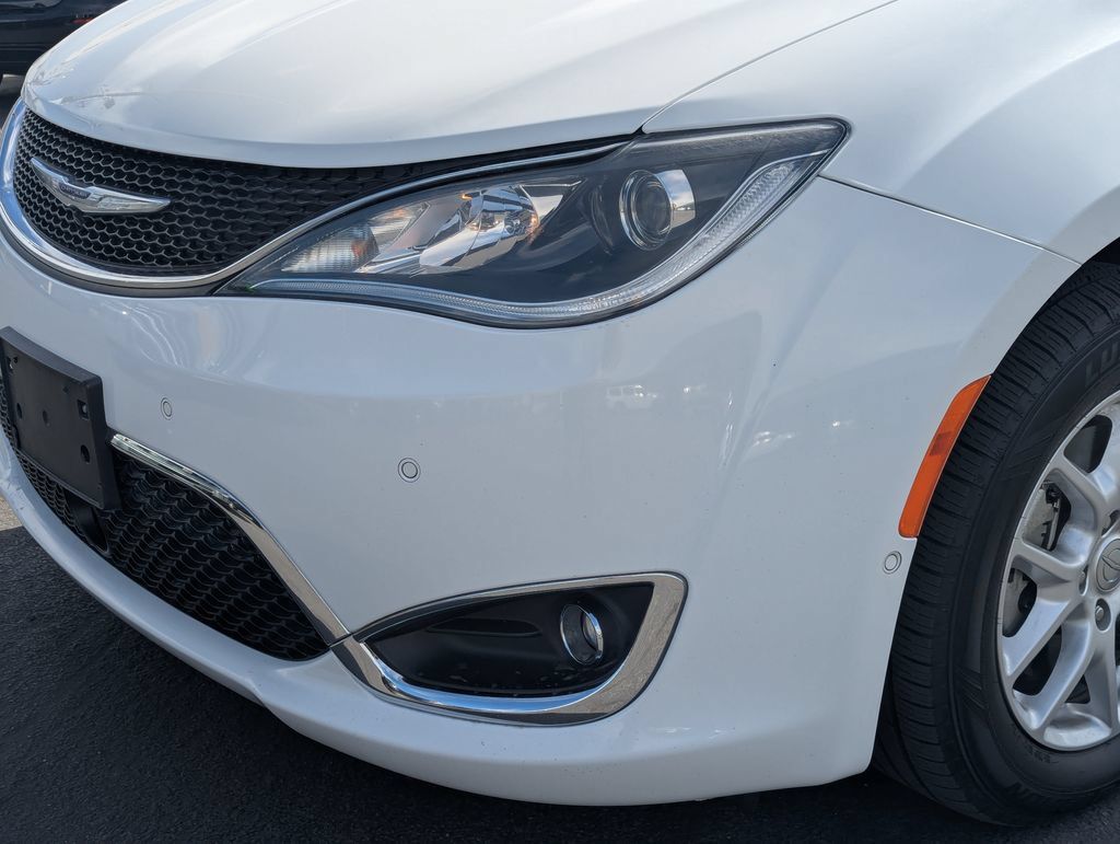 Used 2020 Chrysler Pacifica Touring-L w/ Advanced Safetytec Group FWD image 12