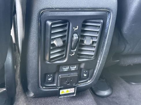 Used 2018 Jeep Grand Cherokee Limited image 11