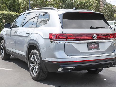 Used 2025 Volkswagen Atlas SE image 8