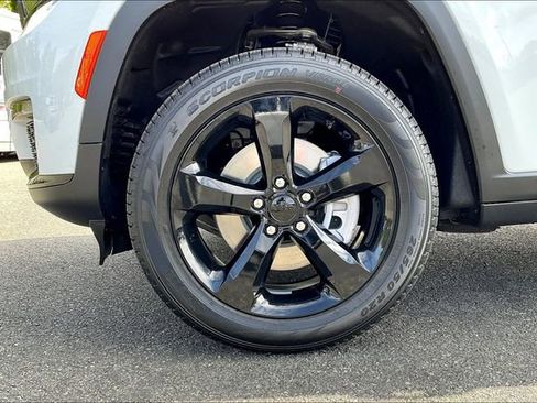 New 2024 Jeep Grand Cherokee L Limited w/ Black Appearance Package image 13