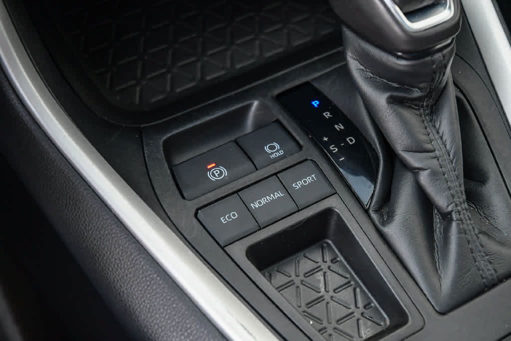 Used 2022 Toyota RAV4 XLE Premium FWD image 21