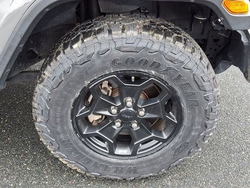 Used 2021 Jeep Gladiator Willys image 8