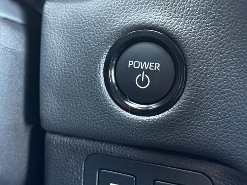 Used 2025 Toyota Tundra Limited AWD/4WD image 21
