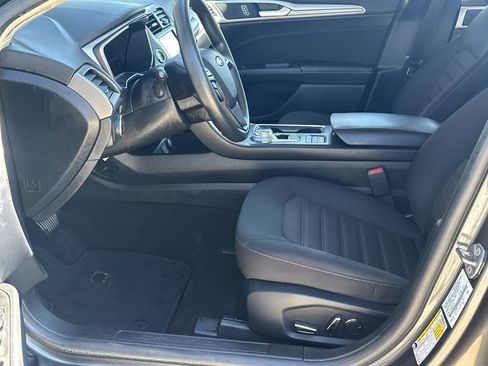 Used 2020 Ford Fusion SE image 9