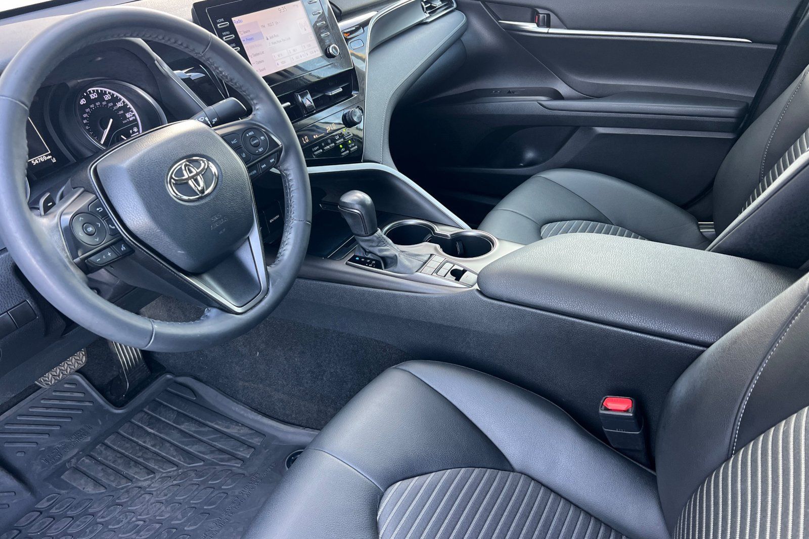 Certified 2022 Toyota Camry SE FWD image 9