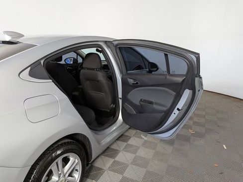 Used 2017 Chevrolet Cruze LT image 28