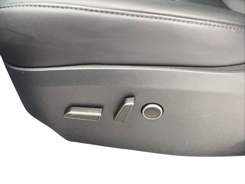 Used 2025 Tesla Model Y Long Range RWD image 19