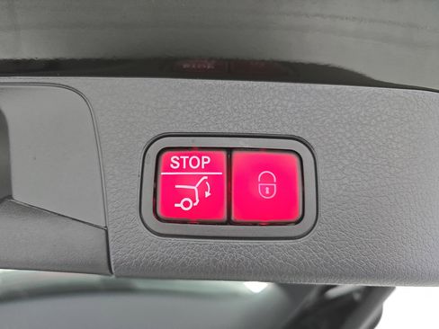 Used 2025 Mercedes-Benz GLB 35 AMG 4MATIC image 13