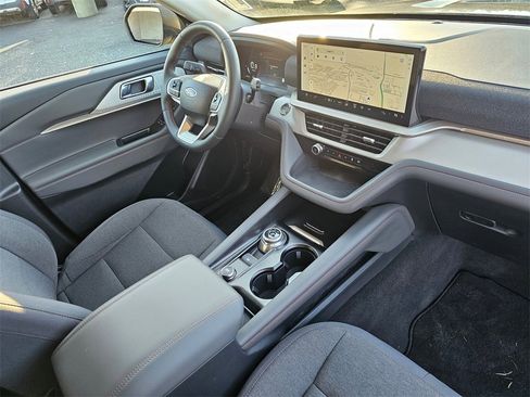 Used 2025 Ford Explorer Active image 32