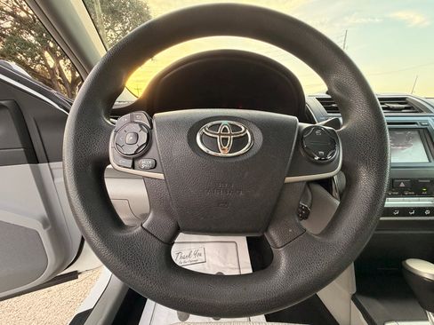 Used 2012 Toyota Camry LE image 18
