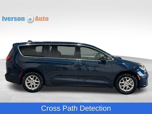Used 2024 Chrysler Pacifica Touring-L FWD image 10