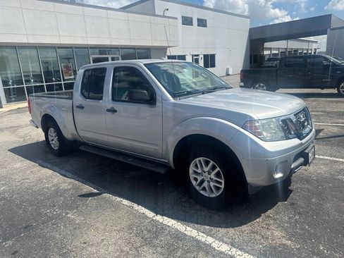 Used 2014 Nissan Frontier SV w/ SV Value Truck Package RWD image 2