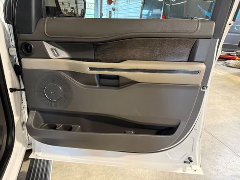 Used 2018 Ford Expedition Max Limited w/ Equipment Group 301A AWD/4WD image 7