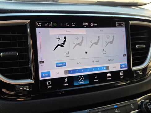 Used 2022 Chrysler Pacifica Touring-L FWD image 24