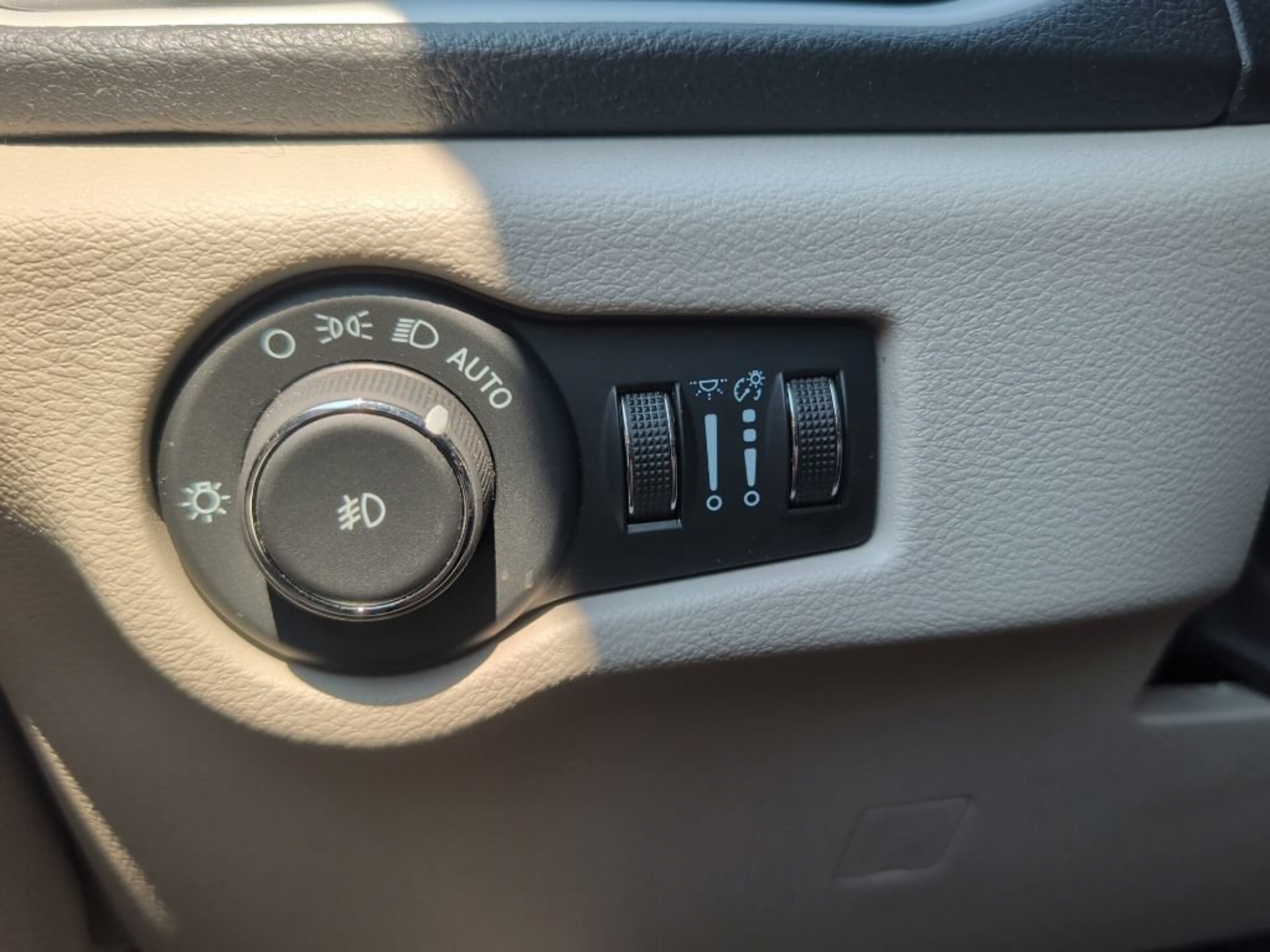 Used 2024 Chrysler Pacifica Limited FWD image 38