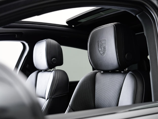 Certified 2026 Porsche Macan AWD/4WD image 10