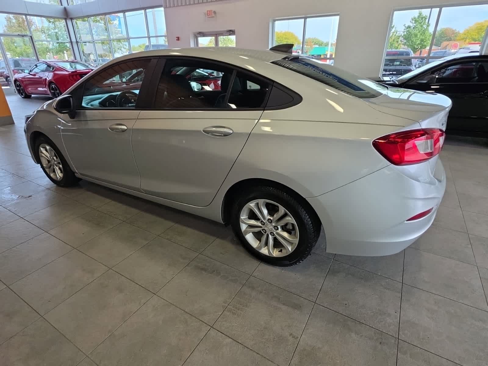 Used 2019 Chevrolet Cruze LS w/ LS Convenience Package FWD image 11