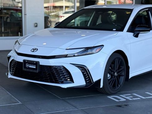 New 2026 Toyota Camry Hybrid image 3