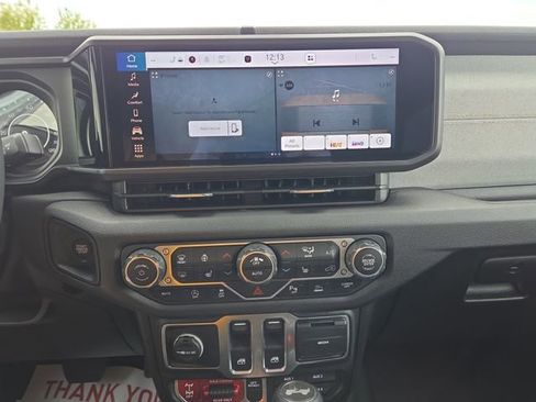 Used 2025 Jeep Wrangler Willys image 8