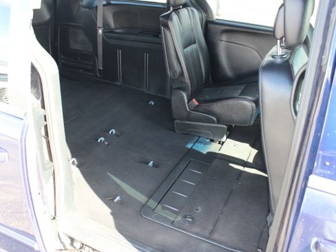 Used 2015 Dodge Grand Caravan R/T image 12