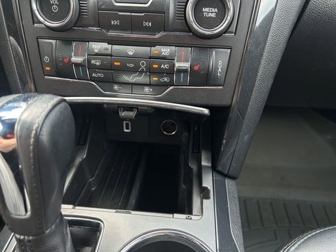 Used 2018 Ford Explorer XLT w/ Equipment Group 202A AWD/4WD image 25