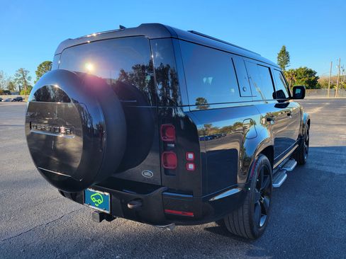 Used 2023 Land Rover Defender 130 X-Dynamic SE image 5