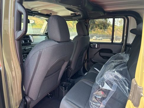 New 2025 Jeep Gladiator Sport image 11