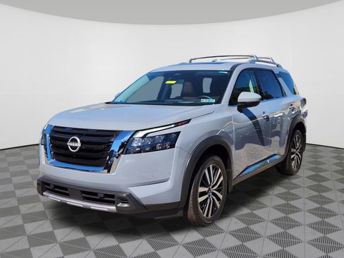 Certified 2025 Nissan Pathfinder Platinum w/ Cargo Package AWD/4WD image 2