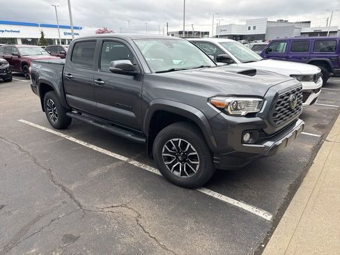 Used 2021 Toyota Tacoma TRD Sport image 2