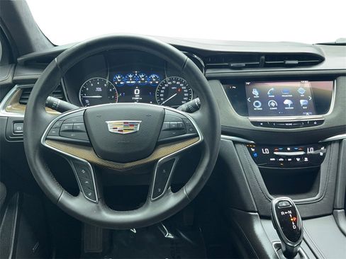Used 2017 Cadillac XT5 Platinum image 16