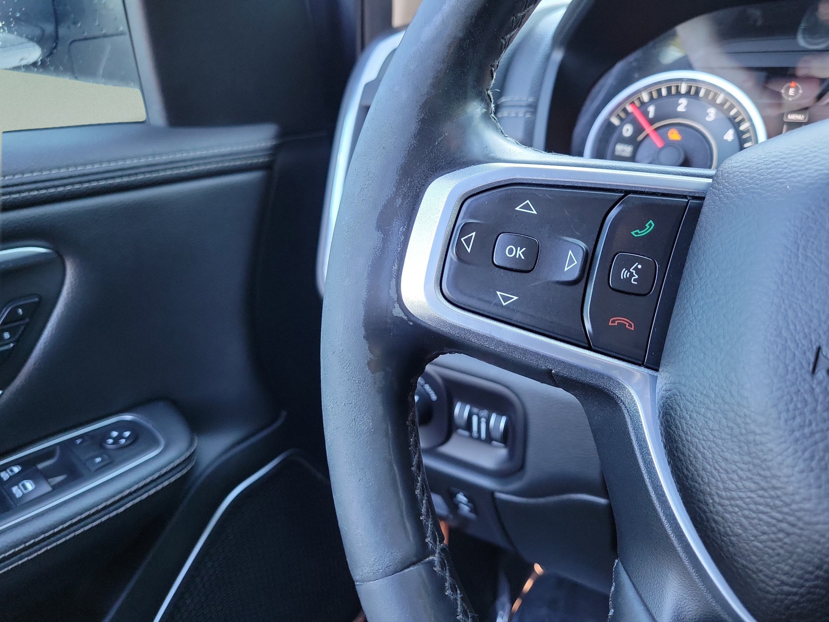 Used 2019 RAM 1500 Laramie RWD image 28