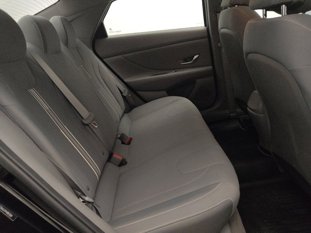 Used 2023 Hyundai Elantra SEL w/ Convenience Package FWD image 19