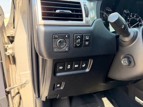 Used 2023 Lexus GX 460 Luxury w/ Accessory Package AWD/4WD image 12