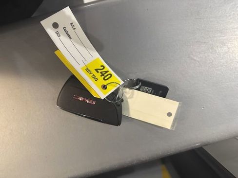 Used 2025 GMC Sierra 1500 AT4 w/ AT4 Premium Package image 41