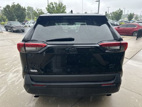 Used 2021 Toyota RAV4 XLE w/ Convenience Package AWD/4WD image 8