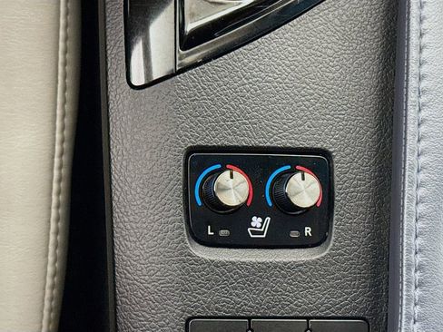 Used 2013 Toyota Avalon Limited image 20