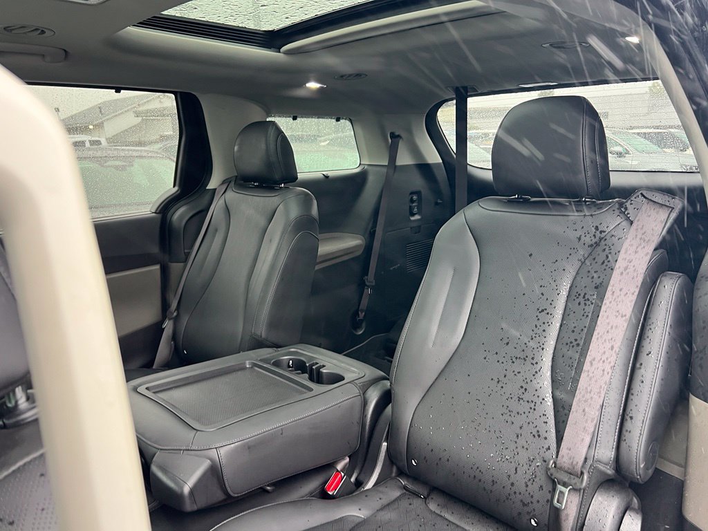 Certified 2025 Kia Carnival SX FWD image 9