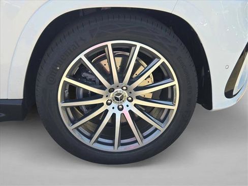 New 2026 Mercedes-Benz GLS 580 4MATIC image 9