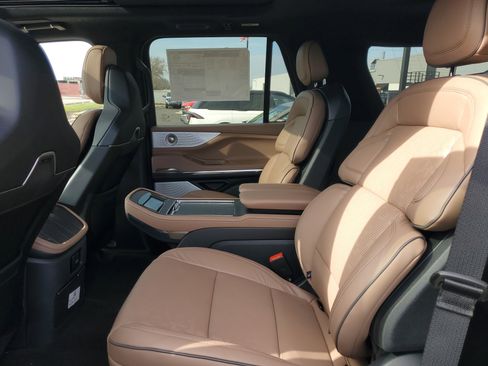 New 2026 Lincoln Navigator Black Label AWD/4WD image 24
