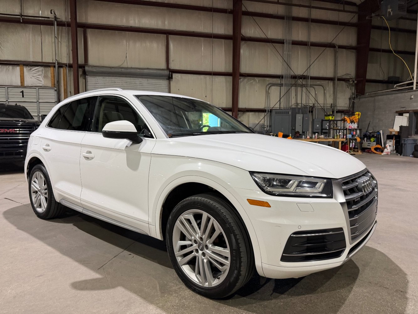 Used 2018 Audi Q5 2.0T Premium Plus w/ Premium Plus Package AWD/4WD image 2