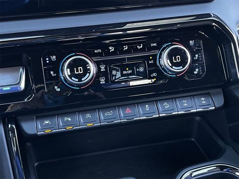 Used 2024 GMC Sierra 1500 AT4X image 18