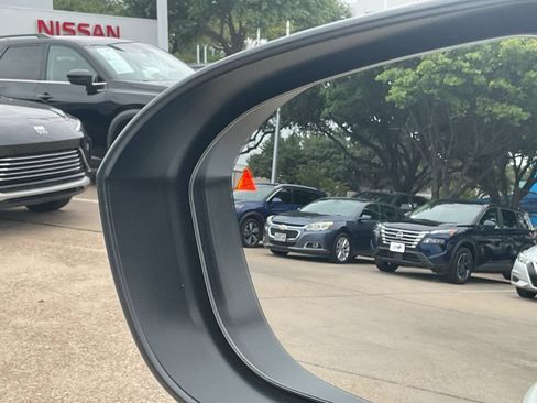 Used 2025 Nissan Rogue SV FWD image 19
