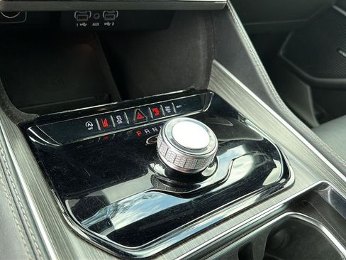 Used 2024 Jeep Wagoneer L Series II RWD image 28