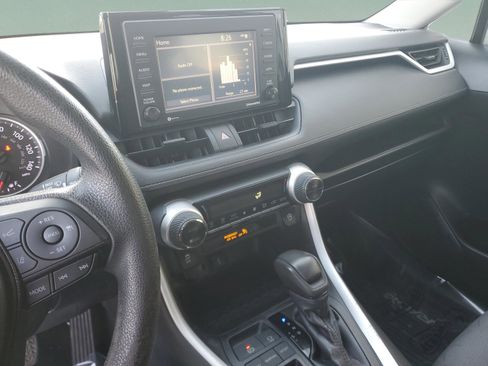 Used 2020 Toyota RAV4 XLE image 25