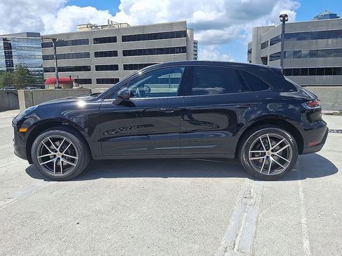 Used 2025 Porsche Macan image 2