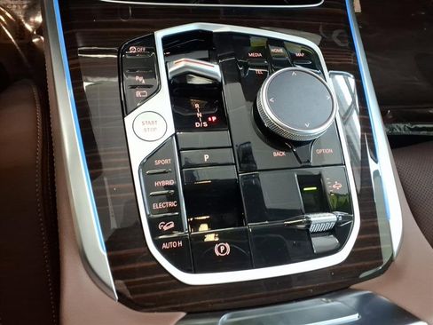 New 2026 BMW X5 xDrive50e image 12