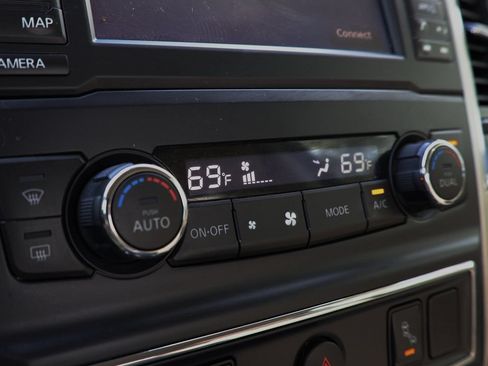 Used 2017 Nissan Titan SL RWD image 46