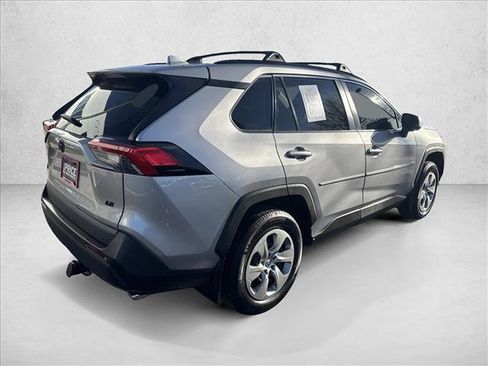 Used 2021 Toyota RAV4 LE image 5
