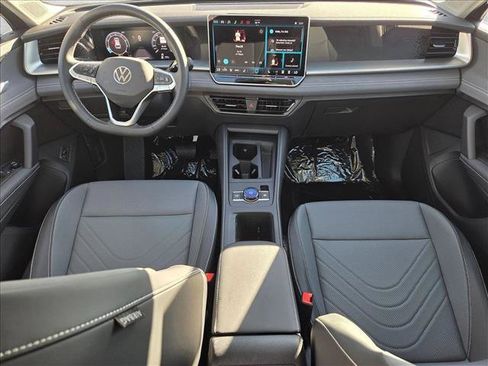 New 2026 Volkswagen Tiguan SE FWD image 13