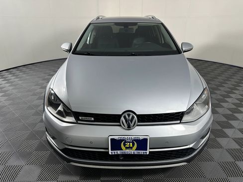 Used 2017 Volkswagen Golf Alltrack SE image 3